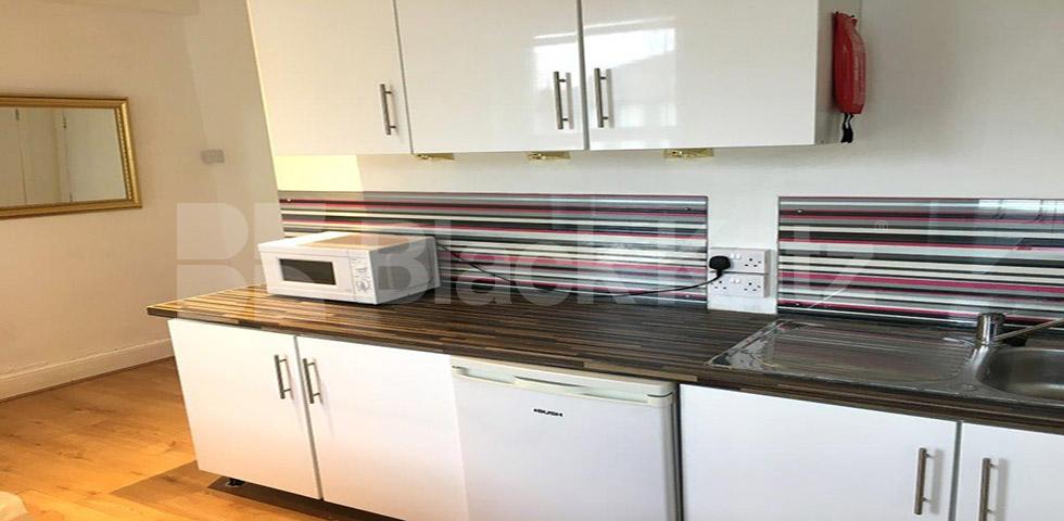 			NEW INSTRUCTION (Rent includes water, internet,council tax and television license). , Studio Apartment, 1 bath, 1 reception Studio			 Commercial Road, Limehouse 